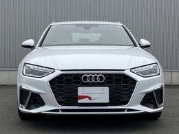 Audiでは2004年以降、この逆台形型のシングルフレームグリルを採用しています。他ブランドのフロントマスクデザインにも大きな影響を与えています。