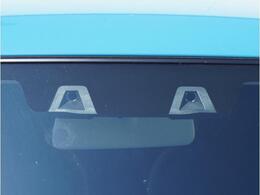 【デュアルカメラブレーキサポート】2つのカメラが前方の歩行者やクルマを検知し、衝突事故時の被害を軽減します。