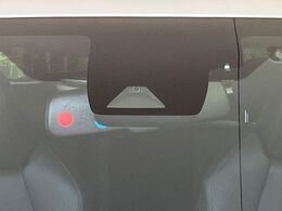 【トヨタセーフティセンス】走行中に前方の車両等を認識し、衝突しそうな時は警報とブレーキで衝突回避と被害軽減をアシスト。より安全にドライブをお楽しみいただけます。
