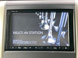 【純正ナビ】人気の純正ナビを装備。オーディオ機能も充実しており、Bluetooth接続すればお持ちのスマホやMP3プレイヤーの音楽を再生可能！毎日の運転がさらに楽しくなります！！