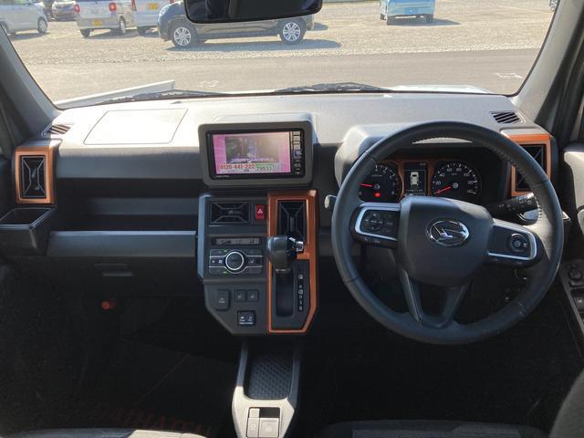 広々とした駐車場をご用意しておりますので、運転が苦手な方でもご安心ください。また、大型の屋根がございますので、雨に濡れることなくご移動できます。