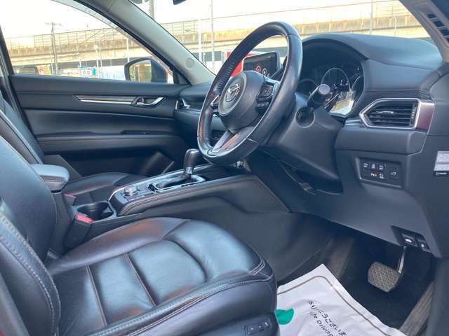 【運転席開口部】乗り降りしやすく、広々としています(^^♪