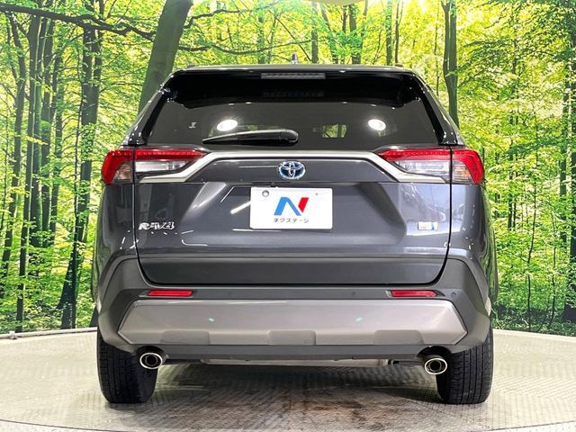 安心の最長10年・走行無制限保証（有償）をご用意。保証内容も充実はもちろん、無料点検＆オイル交換や、年中無休の全国・24時間ロードサービスも付帯されておりますのでご安心下さい。