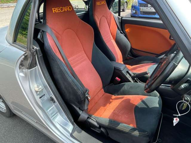 内装ルームクリーニング済みです。しっかりキレイにしておりますので、ぜひお確かめください。納車時にはもう一度キレイにいたしますよ！