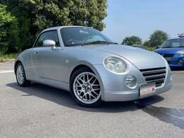 外装は専任のスタッフが真心込めて、念入りに洗車を行い、丁寧にワックス磨きをしておりますので、ピカピカに仕上がっております☆お好みでコーティングなども別途承ります。