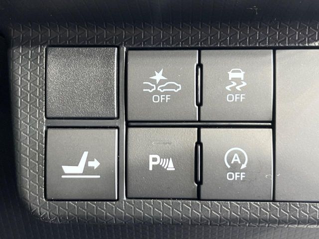 【スマートアシスト】走行中に前方の車両等を認識し、衝突しそうな時は警報とブレーキで衝突回避と被害軽減をアシスト。より安全にドライブをお楽しみいただけます。