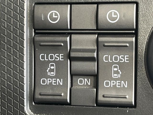 【両側パワースライドドア】スマートキーや運転席のスイッチで後席両側スライドドアの開閉が可能♪電動だから力を入れてドアを開ける必要が無く、小さなお子様でも簡単に開け閉めでき快適です♪
