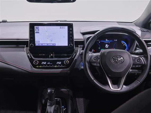 必要な装備を使いやすい位置に配置した機能的な運転席まわり。操作感や車両感覚など、ぜひ運転席に座って確かめてください。