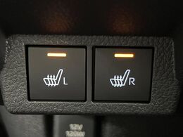 【シートヒーター】寒い日に重宝するシートヒーター！エアコンより早く温まってくれるので寒がりの人も安心ですね♪エアコンの温風は乾燥するから苦手、という方にもをおすすめです。