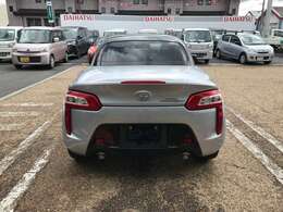 赤いDマークの看板が目印！県道307号線庚申口信号を曲がり草津伊賀4号線を三重県方面に進むと見えてきます。