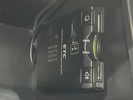 【ETC】高速道路の料金所をストレスなく通過！話題のスポットやサービスエリアに多い「スマートIC」利用時は必須のアイテムです。当店でセットアップを実施、ご納車当日からすぐにご利用いただけます！