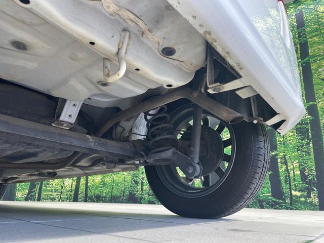 お車を安心してお乗りいただく為には、足回りの定期点検が欠かせません。サービスサポート（有償保証）では無料点検もご提供しており、安心のカーライフをお過ごしいただけるサポート体制が整っています。