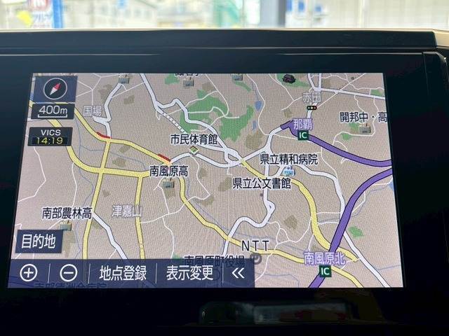【純正ディスプレイオーディオ】FM・AMラジオやブルートゥース接続など多彩な機能を併せ持っており、インパネ周りがすっきりしてますね！追加オプションでナビ機能やフルセグTV、DVD再生なども可能です。
