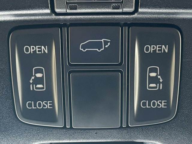 【両側電動スライドドア】運転席よりボタンひとつで開閉可能なスライドドアです。雨の日のお迎えなどに役立ちますね。