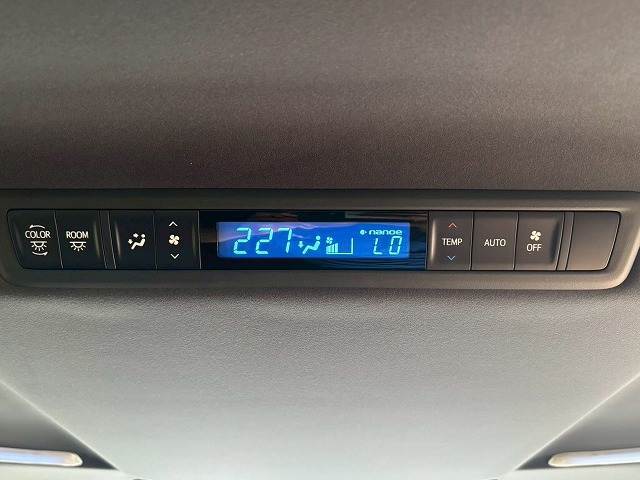 【Wエアコン】ミニバンにあったらうれしい装備のWエアコンも装備済みです★