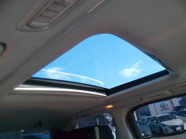 数少ないムーンルーがついたお車です。早いもの勝ちです
