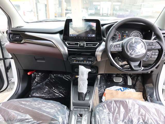 展示してないお車もありますのでご来店の際はご連絡下さい。定休日でもお車を見たい方はご連絡頂ければ展示場に展示しておきます。お問い合わせお待ちしております♪