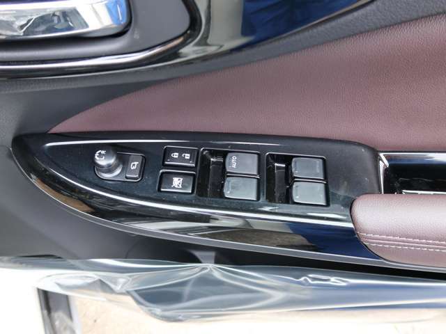 展示してないお車もありますのでご来店の際はご連絡下さい。定休日でもお車を見たい方はご連絡頂ければ展示場に展示しておきます。お問い合わせお待ちしております♪