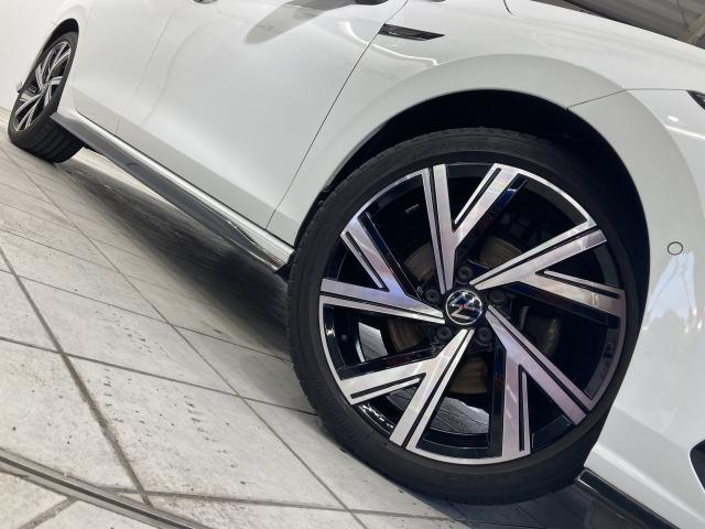 ◆純正アルミ◆『こだわりを持ってモデル別にデザインされています。足元のデザインはクルマの印象を大きく変えますが、グレードのイメージに合うように考えられております。』