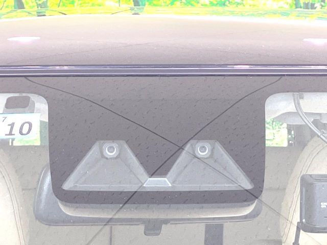 【スマートアシスト】走行中に前方の車両等を認識し、衝突しそうな時は警報とブレーキで衝突回避と被害軽減をアシスト。より安全にドライブをお楽しみいただけます。
