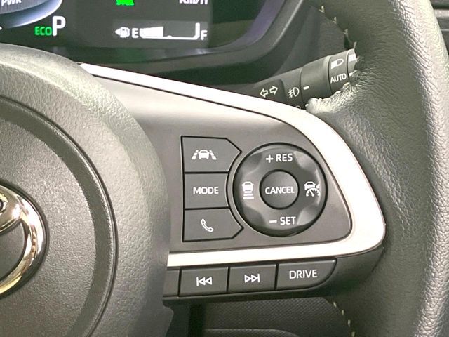 【レーダークルーズコントロール】高速道路での長距離走行が楽に！！自動で速度を保つクルーズコントロールが、衝突軽減システムと連携し、前方の車両を感知して車間を保つように速度調節してくれます！！