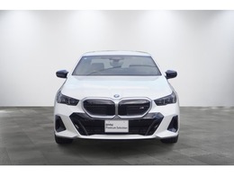 BMWのまさに「顔」ともいえる「キドニー・グリル」は、他の追随を許さない存在感を誇り、「キドニー・グリル」を見かけただけでBMWの風格を感じさせます！！