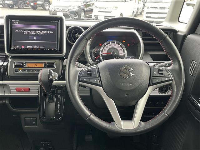 【ハンドル】軽い力で扱いやすいハンドルです。目立つ傷やスレなどなく綺麗な状態です！除菌プランいれていただくとさらに快適に！清潔なお車はお子様にも安心ですね！