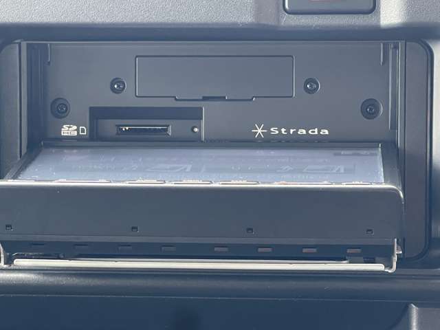 当社は中部運輸局指定工場も完備しておりますので、ご納車前にはベテランの整備士がしっかりと細部まで点検・整備を実施します！ご納車後のアフターサービスも全国チェーンの『ホリデー車検』など充実の設備で安心