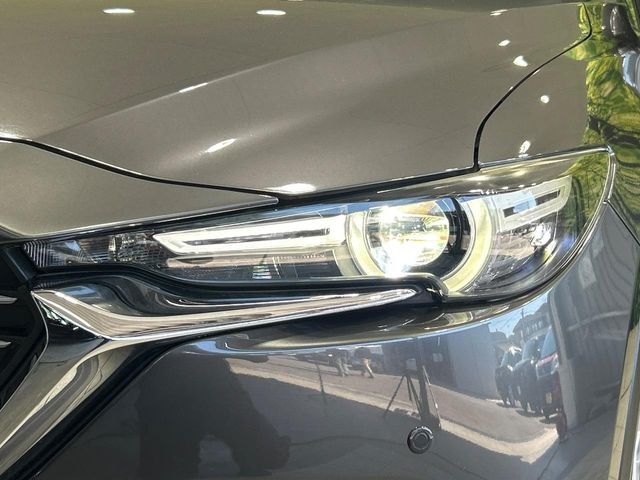 【LEDヘッドライト】悪天候や夜間走行時も良好な視界を確保し安心して運転できる高輝度LEDヘッドライトを装備！点灯速度が早く、消費電力も抑えられています。