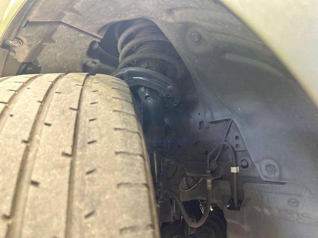 お車を安心してお乗りいただく為には、足回りの定期点検が欠かせません。サービスサポート（有償保証）では無料点検もご提供しており、安心のカーライフをお過ごしいただけるサポート体制が整っています。