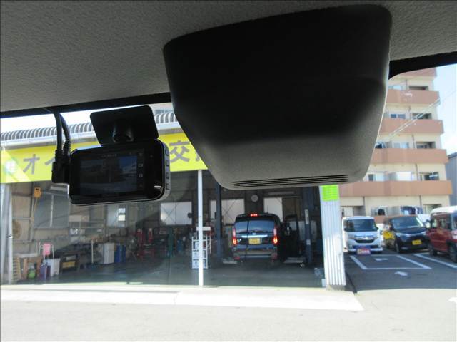 ヒヤッとした時も安心の追突被害軽減ブレーキ＆ドライブレコーダー装備しております(^^♪