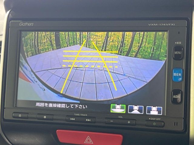 【バックカメラ】駐車時に後方がリアルタイム映像で確認できます。大型商業施設や立体駐車場での駐車時や、夜間のバック時に大活躍！運転スキルに関わらず、今や必須となった装備のひとつです！