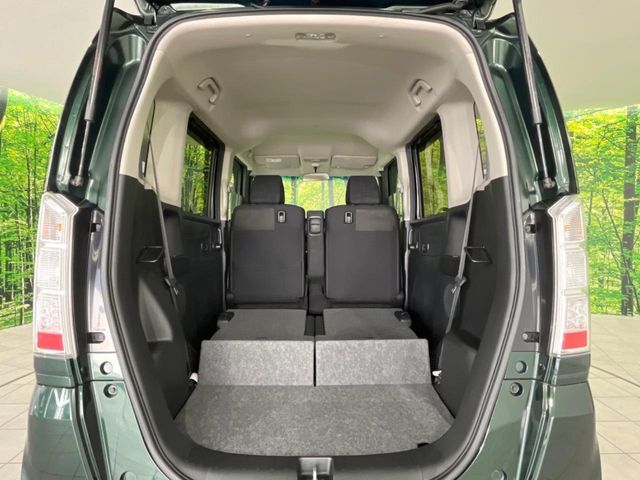 普段のお買い物や通勤、送迎等に十分な荷室スペースを確保しております。セカンドシートを倒すと、大きな荷物の積載も可能です♪