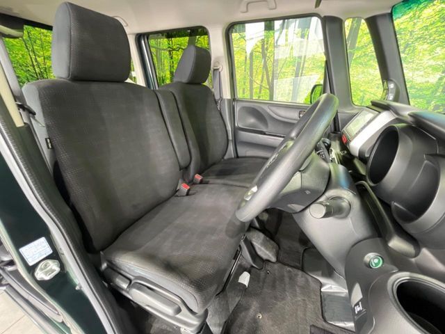 運転席シート廻りは使用感も少なく、良好な状態となっています。丁寧に使われていたことがよくわかりますね。