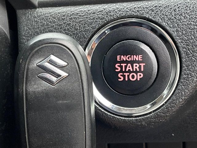 【キーレス】少し離れた場所からでもボタン一つでドアの開錠・施錠ができるのでとっても便利！ドアの鍵穴周りに傷をつけることもありません♪