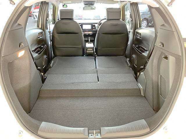 二列目シートを倒すとフラットになります！