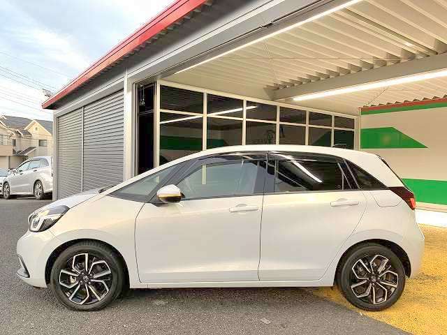 外装も特に目立つキズ等も無くキレイです！お探しの方はお早めに！全国納車も可能です！実際に現車確認が難しい当店より遠方の方でも一度ご相談下さい！