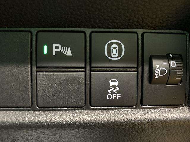 自動衝突被害軽減ブレーキ搭載車です！障害物センサーも付いてます！