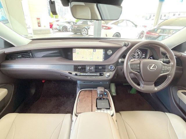 グループ総在庫数約30，000台！！全国の系列店からメーカー・車種問わずご紹介出来るので、あなたにピッタリのお車が見つかるはずです♪まずはお問い合わせ下さい☆
