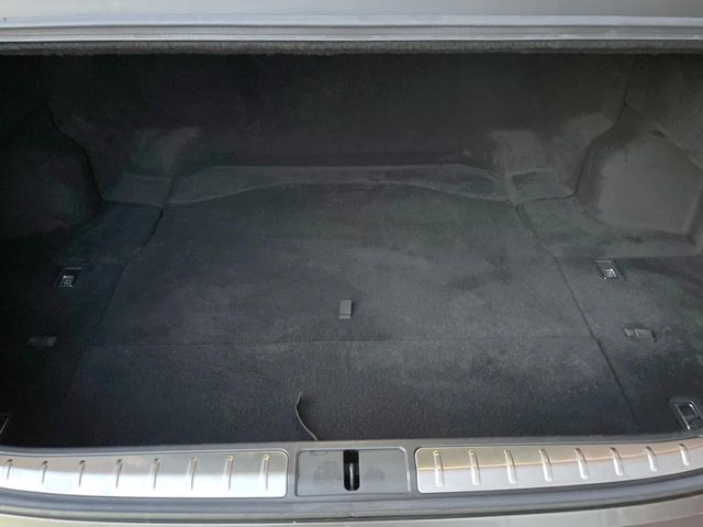 普段のお買い物や通勤、送迎等に十分な荷室スペースを確保しております。