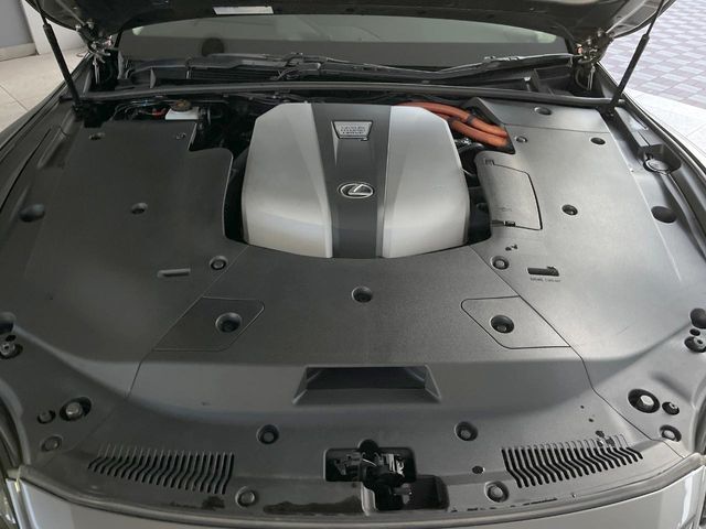 親切・丁寧な専門メカニックスタッフが応対！・車検・点検整備・事故等の修理などアフターサービスも安心。お車のカスタマイズもネクステージのサービススタッフまでご相談ください！