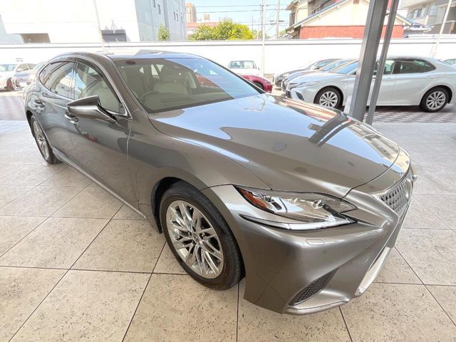 大好評のボディコーティング「弾スプラッシュコート」もご納車までに施工可能。通常のガラスコートと異なる、耐久年数6年の無機質ガラスコーティングが、ボディをキレイな状態に保ってくれます。