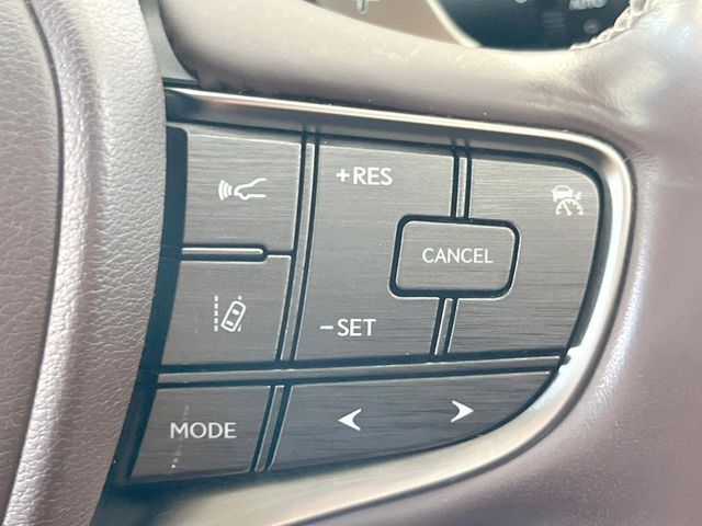 【レーダークルーズコントロール】高速道路での長距離走行が楽に！！自動で速度を保つクルーズコントロールが、衝突軽減システムと連携し、前方の車両を感知して車間を保つように速度調節してくれます！！