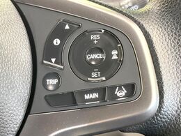 【アダプティブクルーズコントロール】高速道路での長距離走行が楽に！！自動で速度を保つクルーズコントロールが、衝突軽減システムと連携し、前方の車両を感知して車間を保つように速度調節してくれます！！