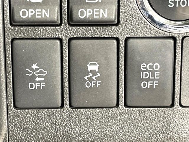 【スマートアシスト】走行中に前方の車両等を認識し、衝突しそうな時は警報とブレーキで衝突回避と被害軽減をアシスト。より安全にドライブをお楽しみいただけます。