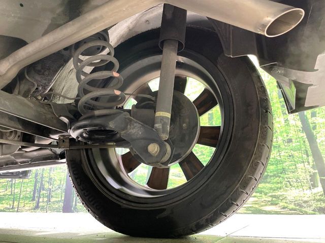 お車を安心してお乗りいただく為には、足回りの定期点検が欠かせません。サービスサポート（有償保証）では無料点検もご提供しており、安心のカーライフをお過ごしいただけるサポート体制が整っています。