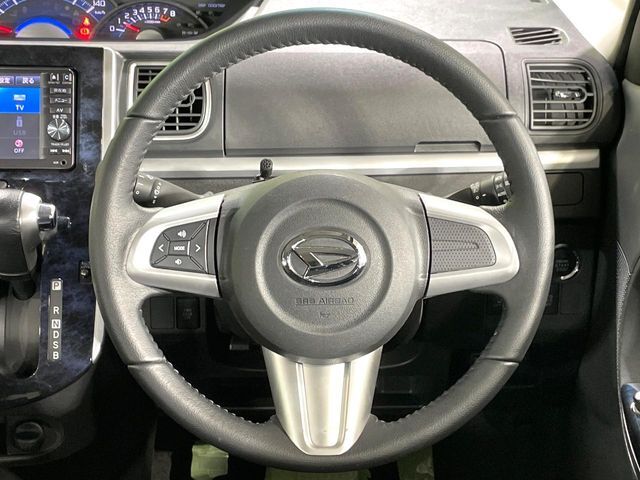 【純正革巻きステアリング】上質な革を使用することで、手にしっかり馴染みとても運転しやすいハンドルです♪