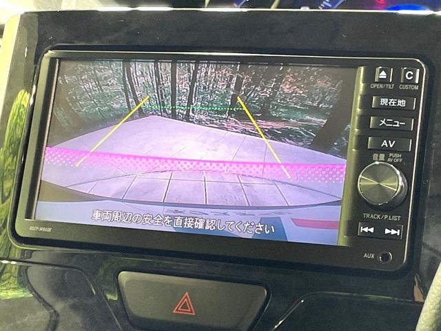 【バックカメラ】駐車時に後方がリアルタイム映像で確認できます。大型商業施設や立体駐車場での駐車時や、夜間のバック時に大活躍！運転スキルに関わらず、今や必須となった装備のひとつです！