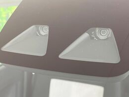 【トヨタセーフティセンス】走行中に前方の車両等を認識し、衝突しそうな時は警報とブレーキで衝突回避と被害軽減をアシスト。より安全にドライブをお楽しみいただけます。