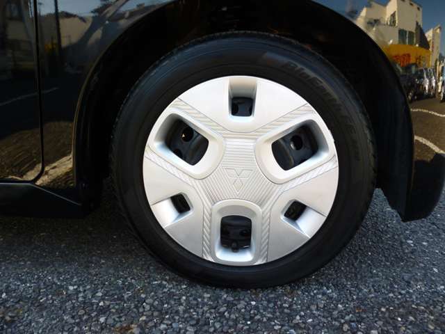 右フロントタイヤヨコハマ　ブルーアース　FE-AE30　4223製　155/65R14　7分山